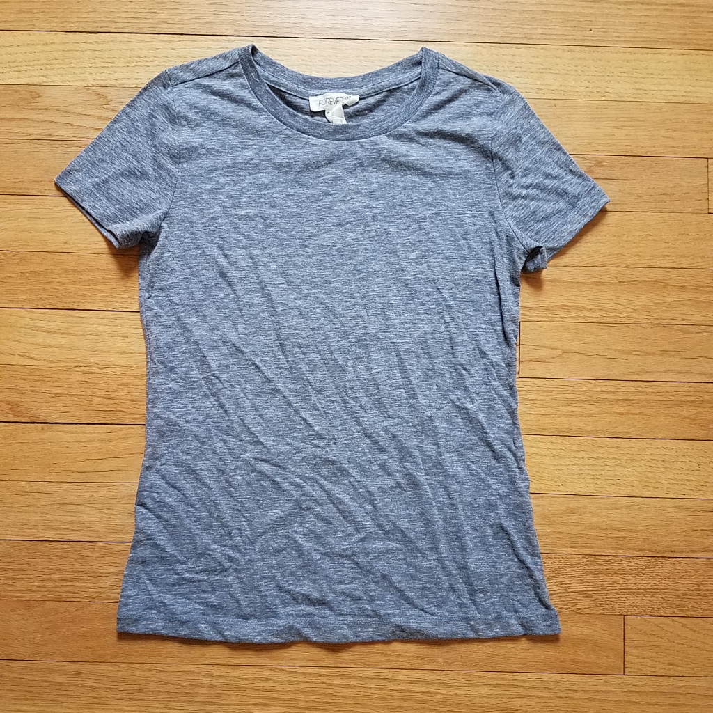 Forever 21 Basic Essentials Gray Tee Size Small